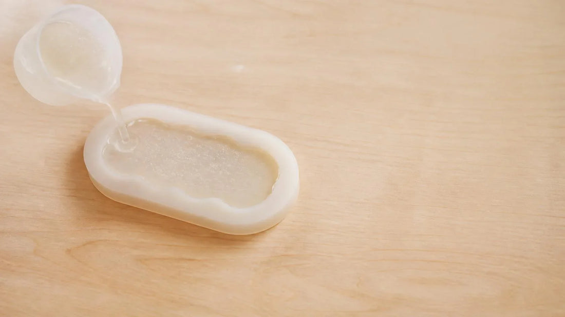How to Prevent Air Bubbles When Pouring Into Molds - cubicle lb